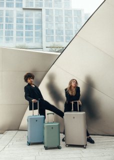 Большой чемодан Heys Earth Tones на 105/125 л весом 4,8 кг из поликарбоната Зеленый