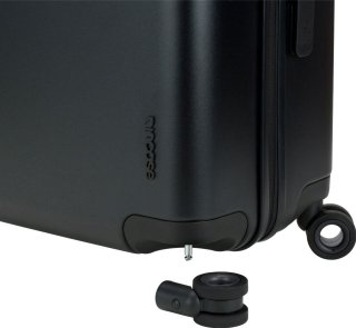 Большой чемодан из поликарбоната 100 л Incase Novi 4 Wheel Hubless 31, черный