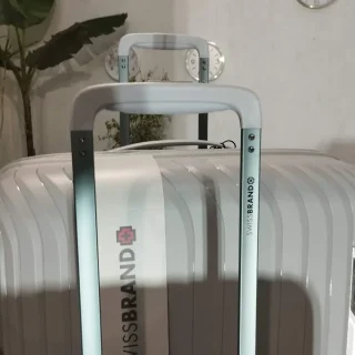 Большой чемодан Swissbrand Narberth на 105 л весом 3,9 кг из полипропилена Серый