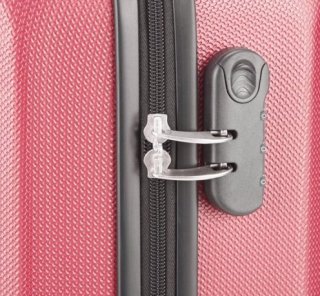 Большой пластиковый чемодан 93 л Travelite YAMBA Berry