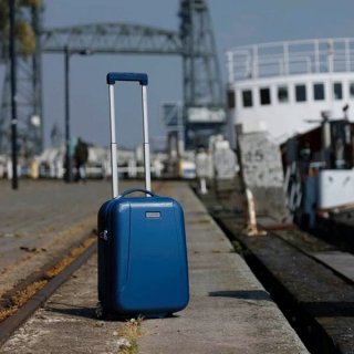 CarryOn Skyhopper 2X (S) Cool Blue 32 л чемодан из поликарбоната на 2 колесах синий