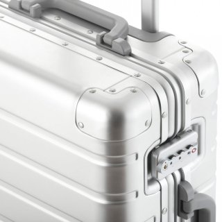 CarryOn ULD 32 л чемодан из алюминия на 4 колесах серый