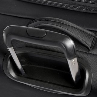 Epic Quantum (M) Black 64/75 л чемодан из полиэстера на 4 колесах черный