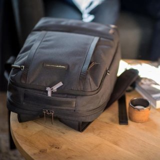Міський рюкзак-сумка Hedgren Central на 17 л Темно-Сірий