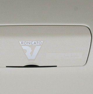 Комплект 4-х колесных чемоданов из полипропилена Roncato Box, бежевый