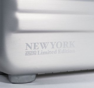 Лимитированная серия атташе NEW YORK Slimline 4” Zero Halliburton, серебристый