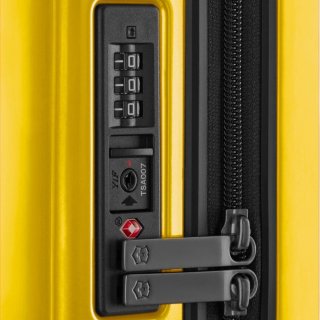 Мала валіза для ручної поклажі Victorinox Airox – 33 л, 2,3 кг Жовта Мала валіза для ручної поклажі Victorinox Airox – 33 л, 2,3 кг Жовта