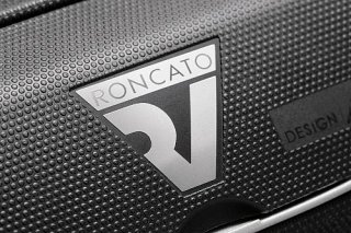 Мала валіза із гнучкого поліпропілену 41 л Roncato Box, чорний з білим