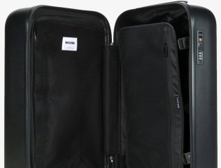Малый чемодан из поликарбоната 41 л Incase Novi 4 Wheel Hubless 22, черный