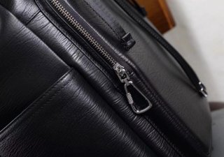 Мужской кожаный рюкзак Tiding Bag в черном цвете