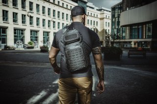 Однолямковий тактичний рюкзак Highlander Stoirm Gearslinger на 12 л вагою 1 кг з відділом під ноутбук з нейлону Оливковий