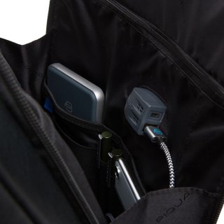 Piquadro HAKONE 35 л чемодан из натуральной кожи на 4 колесах черный