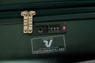 Roncato Stellar 103/117 л чемодан пластиковый из поликарбоната зеленый