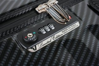 Ручная кладь элитный чемодан 41 л Roncato UNO ZIP Deluxe, черный