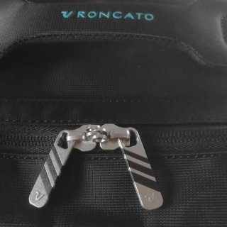 Рюкзак на колесах Roncato SPEED под ручную кладь на 39 л Черный