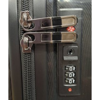 Середня валіза Carbon Fashion – 62 л, 3 кг Чорна Середня валіза Carbon Fashion – 62 л, 3 кг Чорна