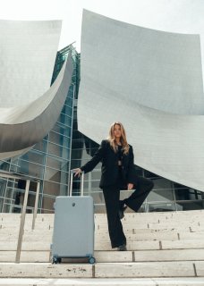Средний чемодан Heys Earth Tones на 68/81 л весом 4 кг из поликарбоната Серый