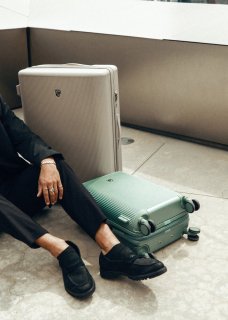Средний чемодан Heys Earth Tones на 68/81 л весом 4 кг из поликарбоната Зеленый