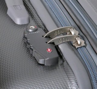 Средний чемодан из поликарбоната 66/78 л Vip Collection Galaxy 24 Silver