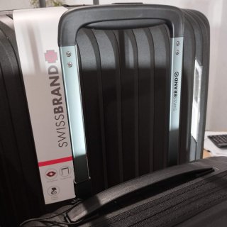 Средний чемодан Swissbrand Narberth на 69 л весом 2,9 кг из полипропилена Черный