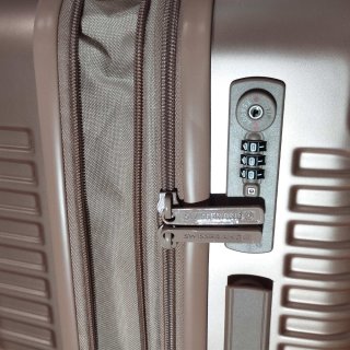 Средний чемодан Swissbrand Rome на 110/126 л весом 4,2 кг Золотой