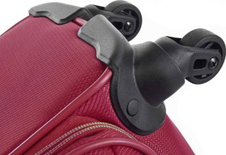 Середня полегшена валіза на 4-х колесах 74/87 л Roncato Ironik, червона
