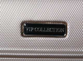 Средний пластиковый чемодан 64 л Vip Collection Nevada 24 Champagne