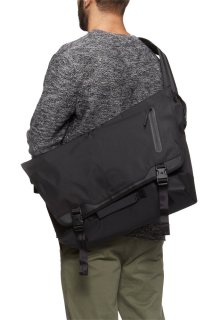 Сумка для ноутбука 15" Incase Sport Messenger - Black Сумка для ноутбука 15" Incase Sport Messenger - Black