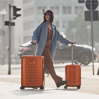 Victorinox Travel AIROX велика валіза з полікарбонату на 98 л помаранчевий
