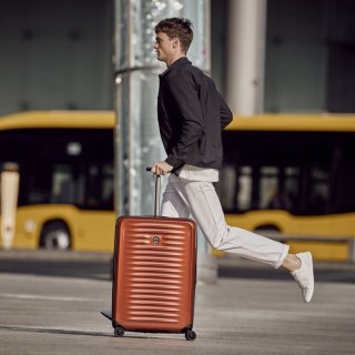 Victorinox Travel AIROX велика валіза з полікарбонату на 98 л помаранчевий