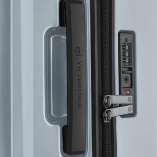 Victorinox Travel AIROX чемодан ручная кладь весом 2,3 кг из поликарбоната Голубой