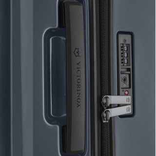 Victorinox Travel AIROX средний чемодан на 74 л из поликарбоната Синий