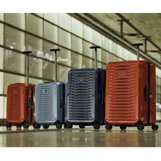 Victorinox Travel AIROX средний чемодан на 74 л из поликарбоната Синий