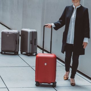 Victorinox Travel CONNEX HS/Red 33 л чемодан из поликарбоната на 4 колесах красный
