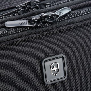 Victorinox Travel Lexicon 2.0 37 л чемодан из нейлона на 4 колесах черный