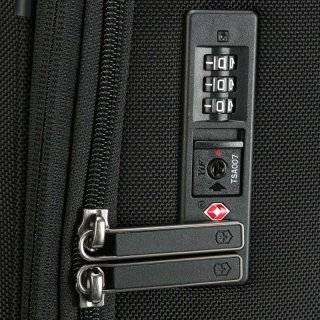 Victorinox Travel WERKS TRAVELER 6.0/Black 104 л чемодан из текстиля на 4 колесах черный