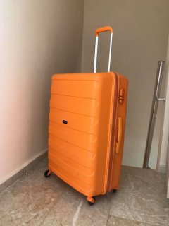 Середня 4-х колісна валіза із поліпропілену 67 л Travelite Nova, помаранчевий TL074048-87