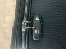Малый облегченный чемодан на 2-х колесах 42/48 л Roncato Ironik, черный 415103/01