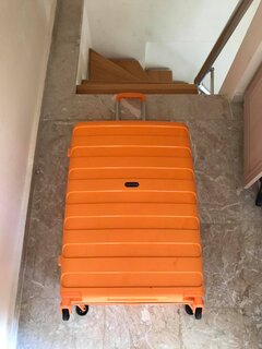 Средний 4-х колесный чемодан из полипропилена 67 л Travelite Nova, оранжевый TL074048-87