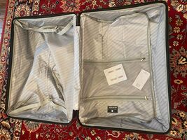 Большой чемодан SnowBall на 105 л весом 3,6 кг из полипропилена Зеленый 94103-1